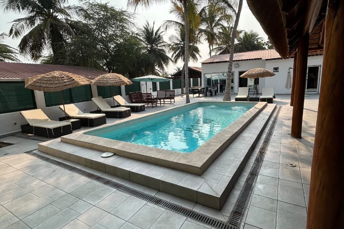 Casa moderna com 5 suites e piscina, Mussulo