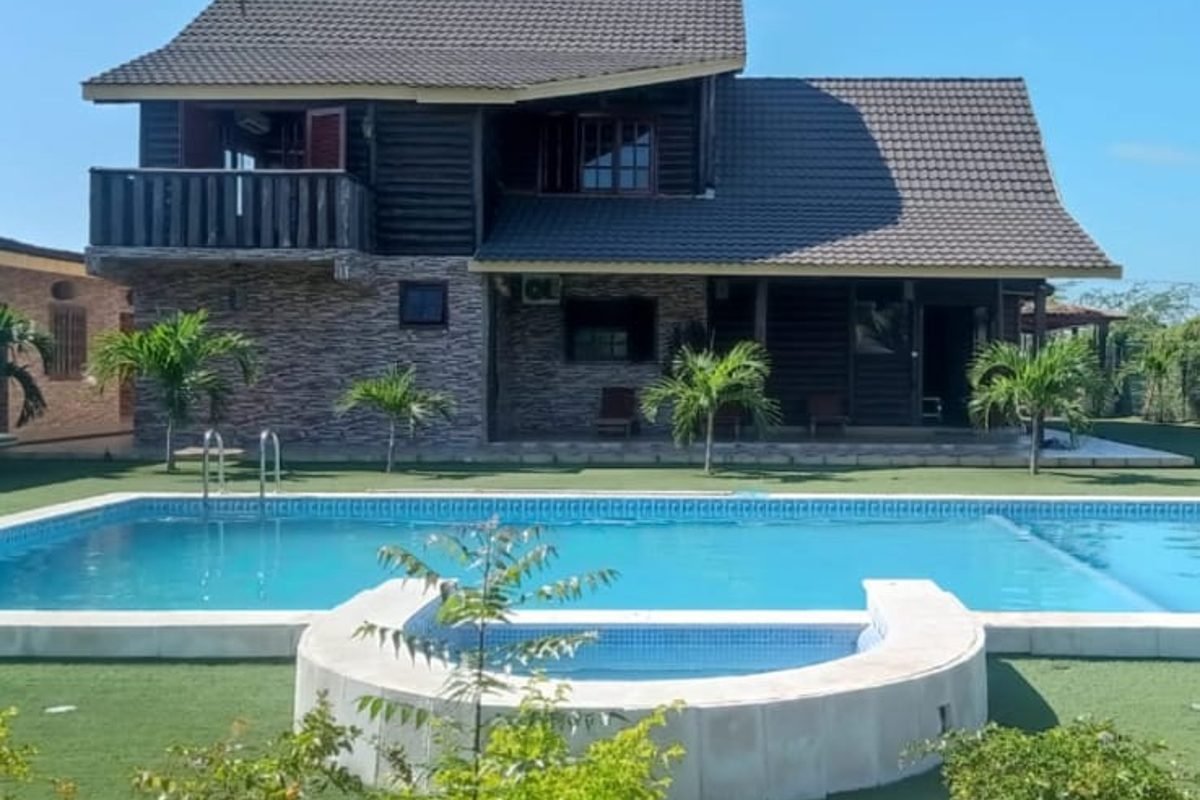 Casa T6 com piscina, a 2 minutos da praia, Mussulo